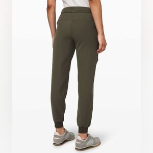 Lululemon On the Fly Jogger Dark Olive Sz 8